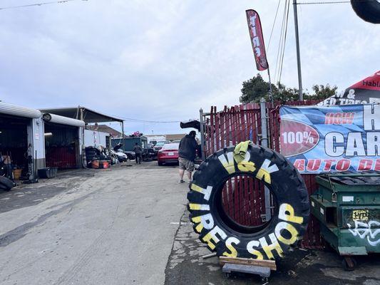 Entrance to V&K in back of East Bay Auto Care.