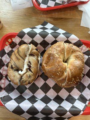 Cinnamon raisin bagel