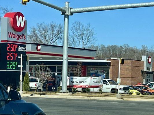 After much anticipation, Weigel's Elizabethton, TN Store #1106 is NOW OPEN!