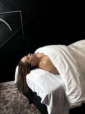 Has such an amazing monsoon facial with Amaya. She has such a great touch. Gentle and relaxing when she needs to be and firmer massage.