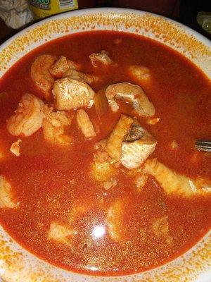 Caldo d pescado y camerones. Fish and shrimp soup.