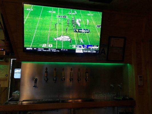 Uptowner Pub & Patio