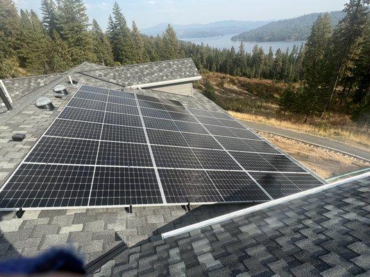 9kW and 12 kWh of battery back up on the lake!