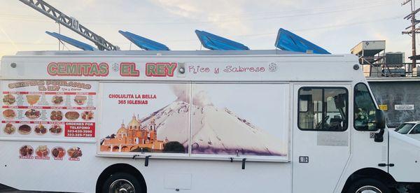 Antojitos Poblanos; Cemitas, tacos, tortas, huaraches, mole poblano y barbacoa