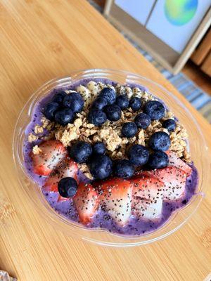 Açaí bowl with oat milk