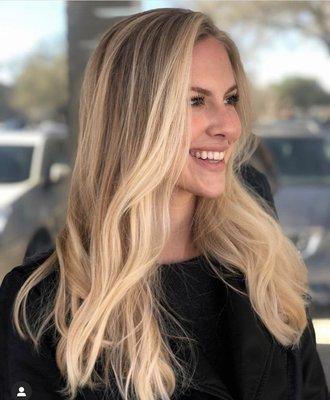 Face Framing Highlights on Blonde Hair for a pop of brightness around the face