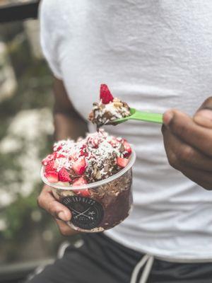 Valentine Bowl - Our pure acai base topped with coconut oil, granola, bananas, Nutella, strawberries and coconut flakes.