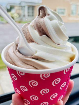 Small chocolate/vanilla twist