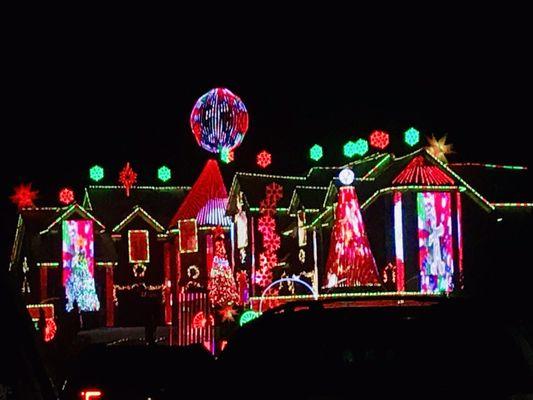 The Larsen Christmas Light Show