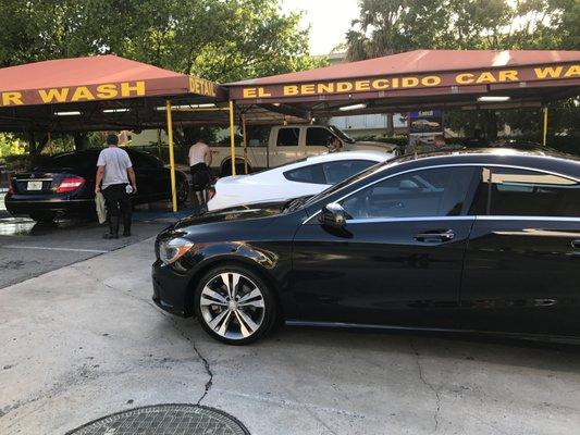 El Bendecido Car Wash