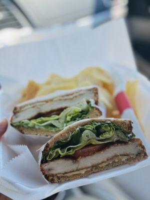 Crispy chicken sandwich