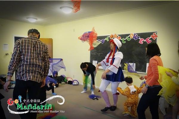 I am a red hair doll today.
我今天是紅髮洋娃娃!