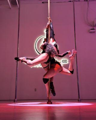 Halloween Pole Workshop -- Haunted Ballerinas Join us on Nov 2, 6PM - 7:30PM for some duo spin pole fun!