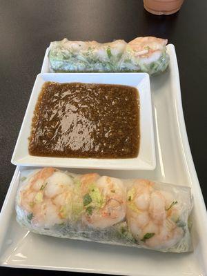 Spring rolls with peanut sauce