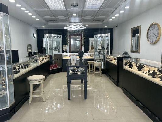 St Amant Jewelers
