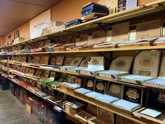 Hoja De Cienfuego Cigar Lounge