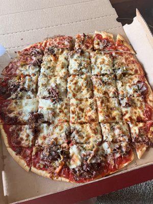 16" thin crust cheese pizza with giardiniera and Italian beef