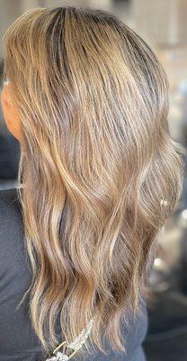 Today Bee did a trim, root retouch, partial customized highlights/balayage, and f18 conditioning treatment.