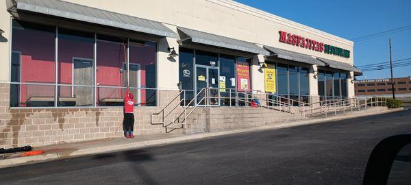 Cleaning the outside of Masfajitas in Killeen