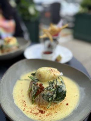 Eggs Benedict w spinach