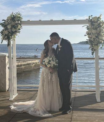 My bouquet and our archway
