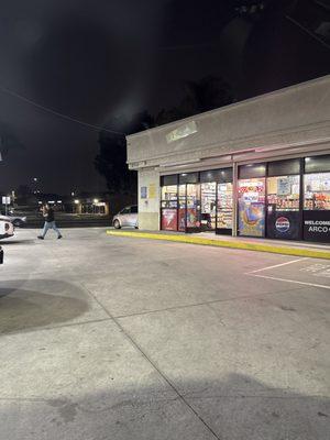 Gas station, NO RESTROOM