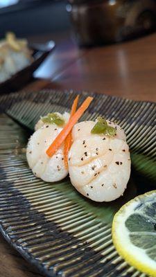 Japanese Scallop Sushi - @sushitraveler