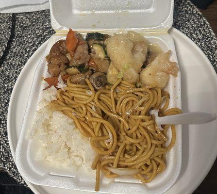 Got some white rice and chow mein with mushroom chicken, and creamy fried shrimp. The chow mein was extra yummy!