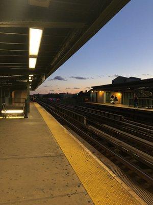 MTA - Pelham Parkway Subway Station