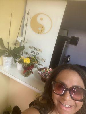 Relaxing massage while the Tesla charges! Go see Wendy to recharge your mind, body & soul! Praying while she did a quick 30 min massage !