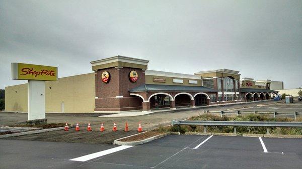 An up and coming ShopRite with a nutrition center.