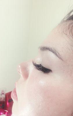 Offer classic hybrid mega & mega voulme eyelash extensions