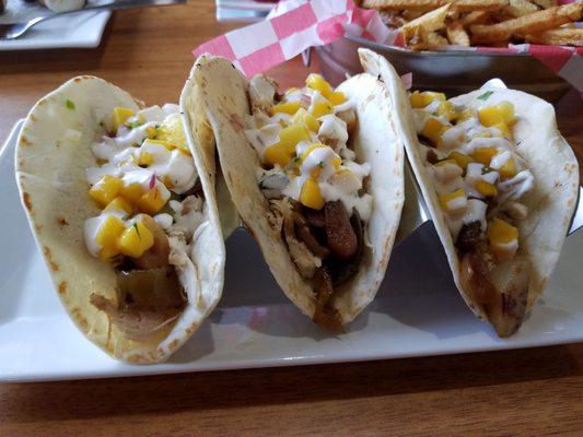 Chicken tacos very very bland.