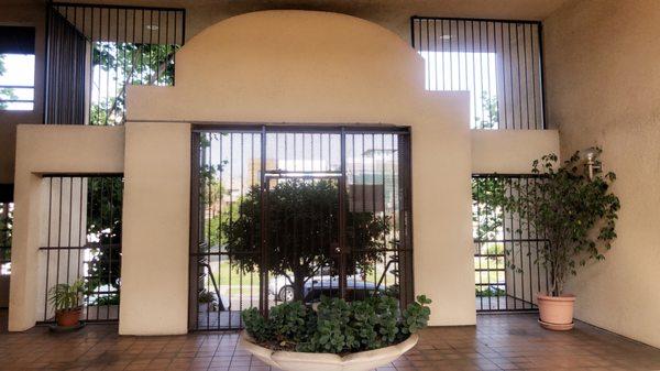 Barry Plaza Gardens Apartments