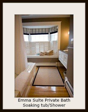 Fort Hill Bed and Breakfast: Emma Suite bathroom with tub/shower