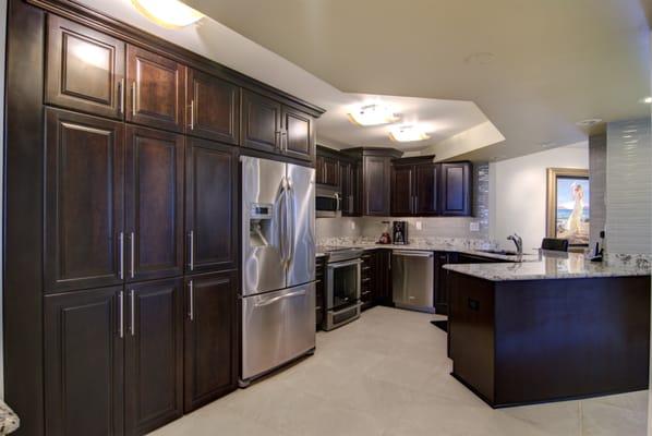 Island Kitchen & Bath Construction