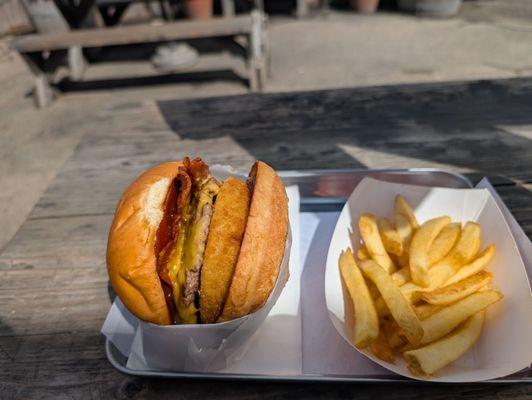 Wester bacon cheeseburger