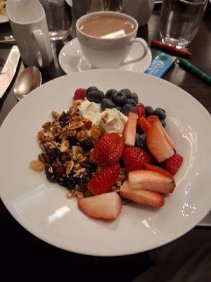 HOUSE MADE GRANOLA