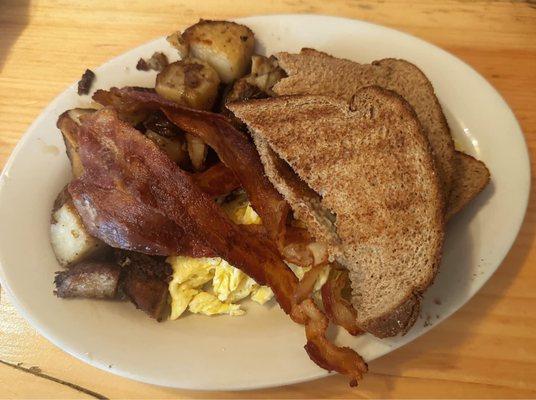 Eggs bacon toast and homefries