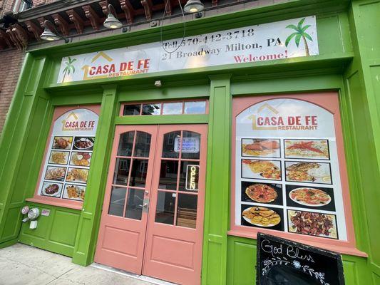 Front of Casa De Fe Restaurant in Milton PA | Dominican food