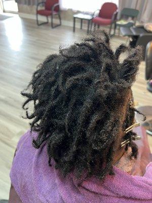 Re-twist locs