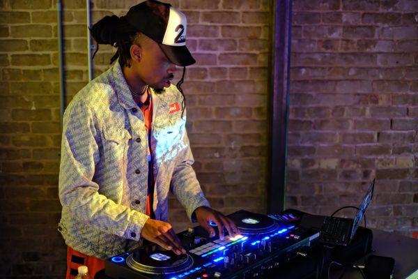 DJ TV 2clean Downtown Austin 6th Street