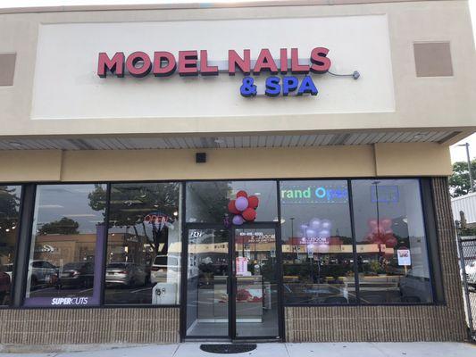 Model Nails & Spa Grand Opening