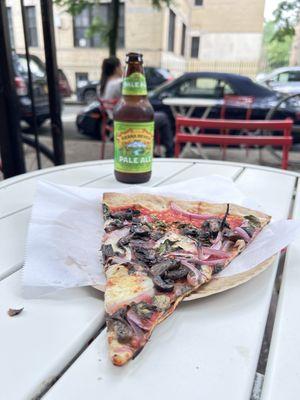 Mushroom basil, red onion pizza slice. If you're a shroom lover, you'll love it.
