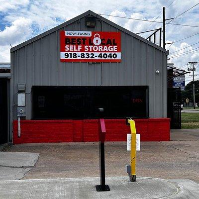 002) Best Local Self Storage – 21st & Sheridan | South of Tommy's Car Wash, East of 21st & Sheridan