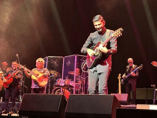 Gipsy Kings, Row 3 CC