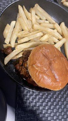 Barbecue Ribeye "burger" with boiled-like "fries"