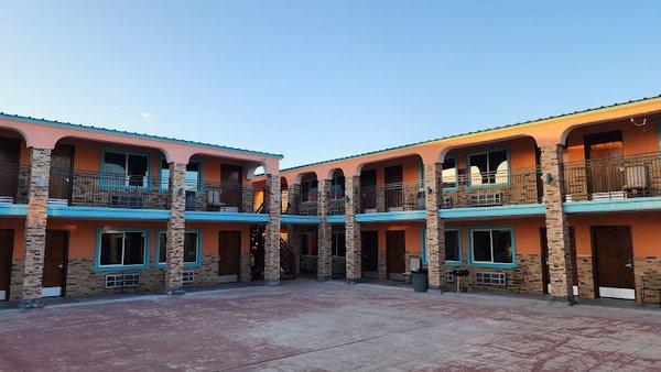 B&J Hotel and Apartments