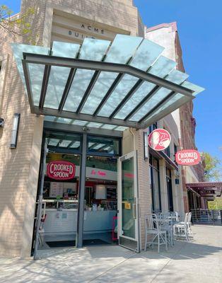 Another pretty day down at the scoop shop!