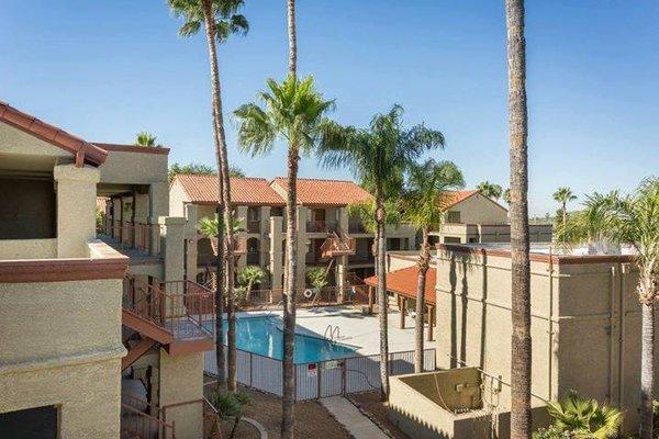 Villa Pacifica Apartments